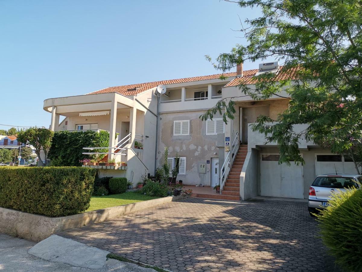Apartments Dolores Шибеник Экстерьер фото